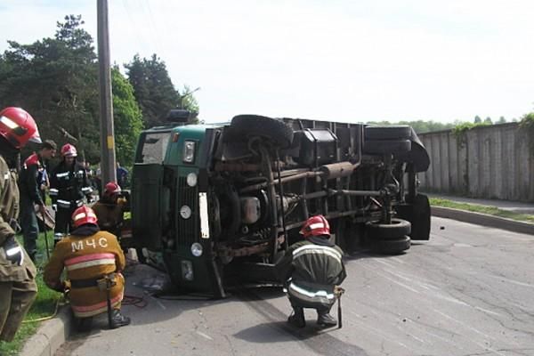 В Барановичах перевернулся грузовой микроавтобус с пивом: погибла пассажирка