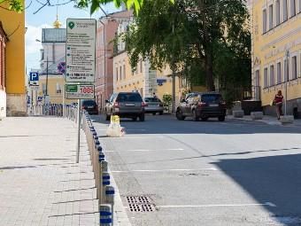 Жители центра Москвы смогут бесплатно припарковать машины друзей