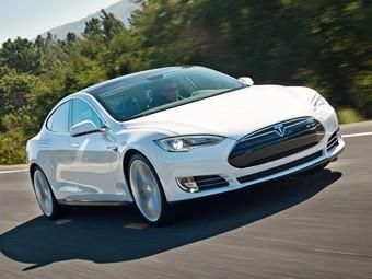 Tesla научилась менять батареи электрокаров за полторы минуты (видео)