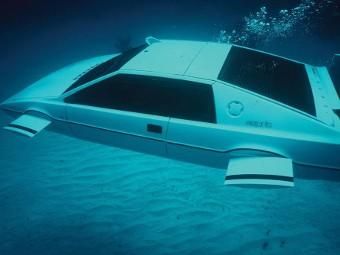 Автомобиль-субмарина агента 007 уйдет с молотка (видео)
