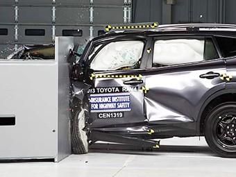 Toyota RAV4 провалила американский краш-тест