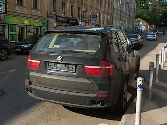 Верховный суд отменил штрафы за парковку без "номеров" в Москве