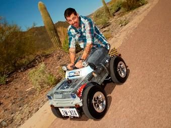 Американец построил самый маленький в мире дорожный автомобиль (видео)