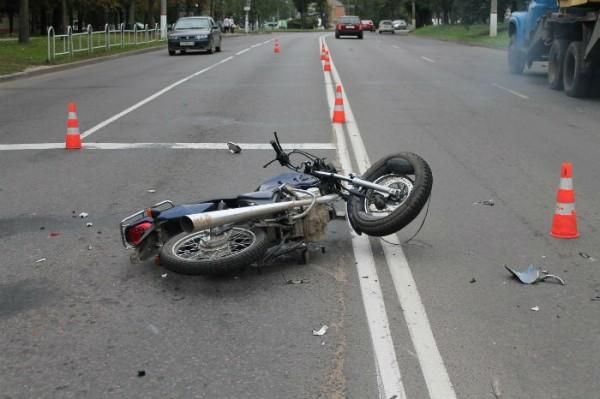 В Могилеве грузовик ГАЗ подбил мотоцикл (фото)