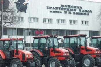 На территории МТЗ перевернулся трактор - тракторист погиб