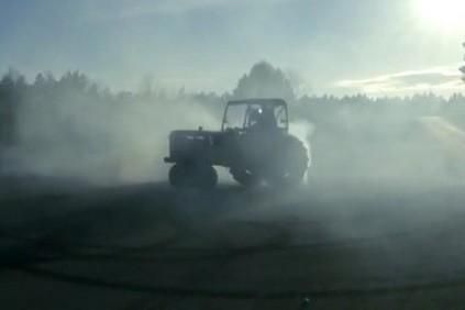 Шведы показали, как можно “отжечь” на тракторе (видео)