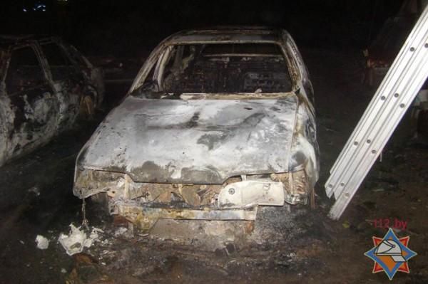 В Славгородском районе при пожаре сгорели два автомобиля