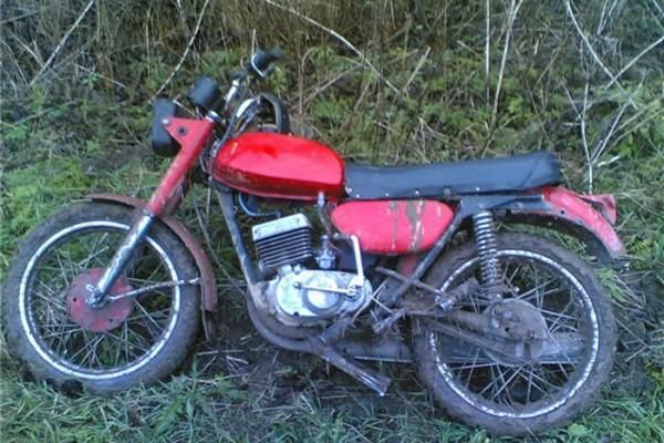 В Сморгонском районе водитель фуры не остановился на знаке "Stop" и сбил пару на мотоцикле