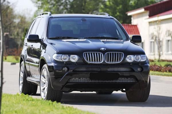 Брестские таможенники изъяли BMW X5 у сигаретного контрабандиста