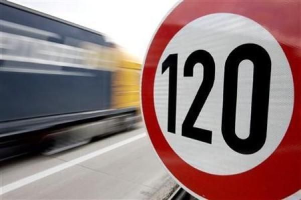На некоторых участках республиканских автодорог Беларуси с 10 октября увеличат скорость до 120 км/ч