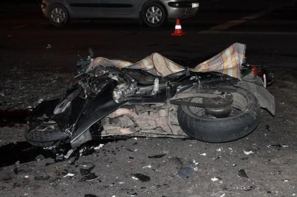 В Могилеве в столкновении с Opel насмерть разбился мотоциклист, пассажир получил тяжелые травмы (фото)