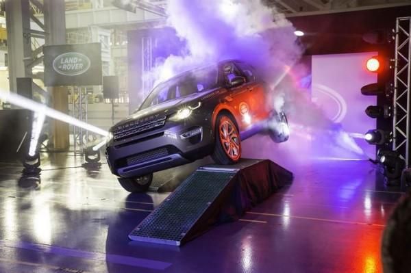 C конвейера завода в Хейлвуде сошел первый Land Rover Discovery Sport
