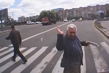 Пропустить пешехода: в Беларуси норма, для России все еще исключение (видео)