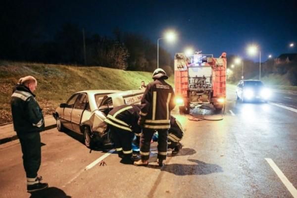 Минувшей ночью в Вильнюсе столкнулись четыре автомобиля, один из них - с белорусскими "номерами" (фото)