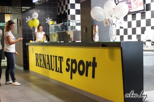 В Минске открылось очередное тематические кафе «Гараж», на этот раз посвященное марке Renault