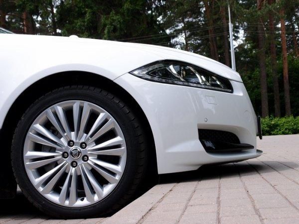 Как дешевеют новые Jaguar и Land Rover в России