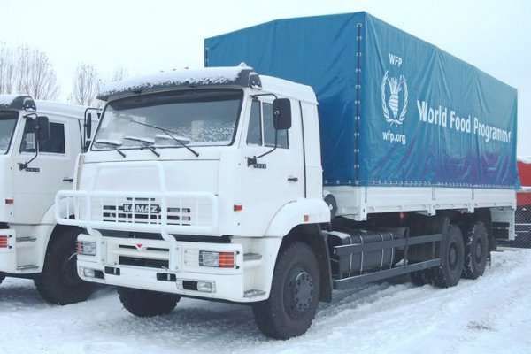 Первые "гуманитарные" КАМАЗы переданы в Москве представителям ВПП ООН