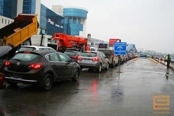 Очереди на регистрацию автомобилей в Ждановичах растягиваются на 800 метров