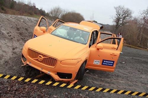 Краш-тест Volvo XC90: всем смертям назло