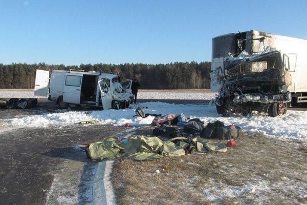 В Житковичском районе фура не пропустила микроавтобус - трое погибших, десять раненых