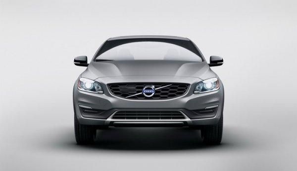В Volvo приспособили седан S60 для вылазок на бездорожье