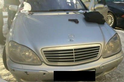 В Минске водитель и двое пассажиров Mercedes-Benz задержаны в момент закладки психотропов