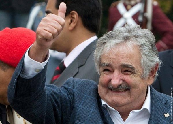 Президент Уругвая подвез автостопщика и еще раз подтвердил звание самого "народного" правителя