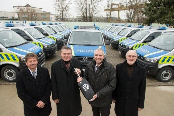 Volkswagen передал полиции Германии 32 автомобиля Transporter