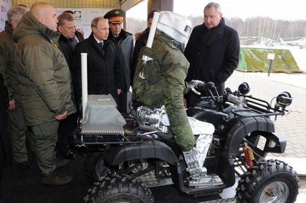 Боевой робот-аватар выбил пять из пяти и проехал круг на квадроцикле перед Путиным