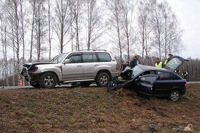 Экс-сенатор и виновник аварии на трассе Минск - Гродно отремонтировал Toyota Land Cruiser за счет предприятия на 300 миллионов рублей