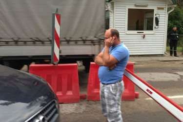 Сыну экс-чиновника, который на границе в Привалке «прокатил» пешехода на капоте Audi Q7, дали 2,5 года «химии»