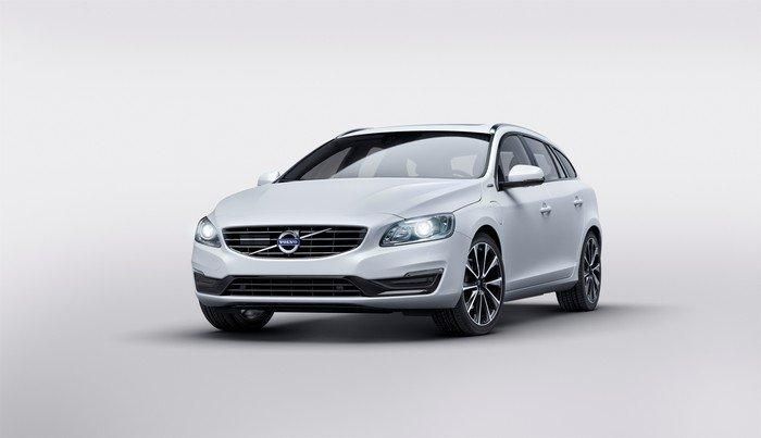 Volvo представит в Женеве новый дизель-электрический вариант универсала V60