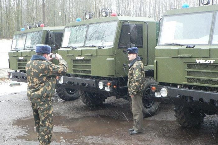 Первые девять армейских автомобилей МЗКТ-500200 переданы белорусским пограничникам