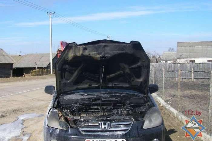 Honda CR-V горела в Хотимске из-за "коротнувшей" проводки