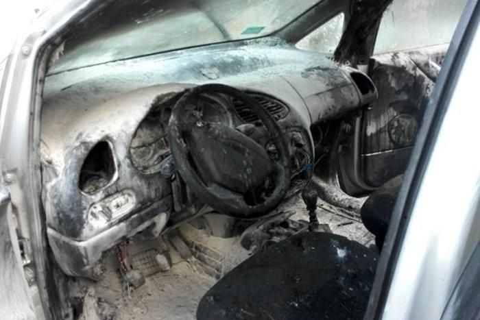 В Минске мужчина обжег руки, пытаясь потушить собственный автомобиль