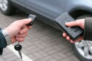 Автомобильный вор из Бобруйска чистил автомобили с помощью "кодграббера" - приговор суда два года