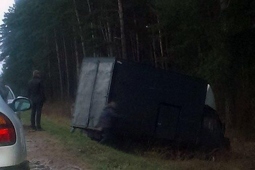 В Лиде пьяный рабочий угнал грузовик с кладбища и разбил три автомобиля