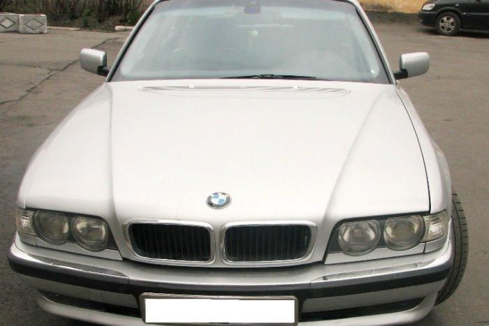 В Пинске таможенники выявили BMW-"двойник" - автомобиль арестован