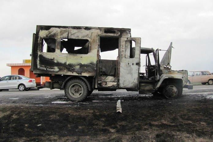 Следствие: пожар в фургоне, в котором ехали 8 рабочик, возник по вине одного из них