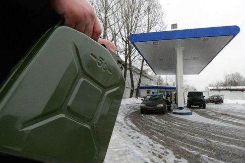 Беларусь возобновила поставки бензинов в Россию