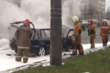 В Минске автомобиль сгорел во время движения
