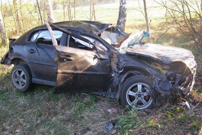 В Кличевском районе Opel с предположительно пьяным водителем перевернулся в кювет - пострадали трое