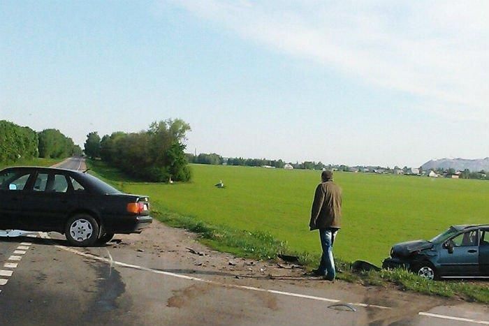 Фотофакт. На трассе Р23 Audi не пропустил KIA - пострадали две девушки