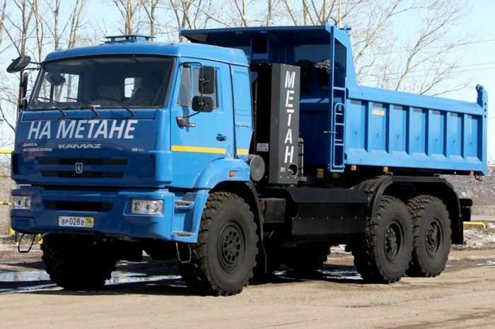Модельный ряд газовых грузовиков КАМАЗ пополнился полноприводным самосвалом