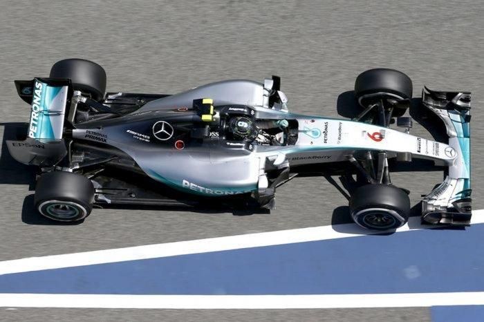 F1. Mercedes собирается ставить гоночные моторы с "формул" на свои дорожные машины?