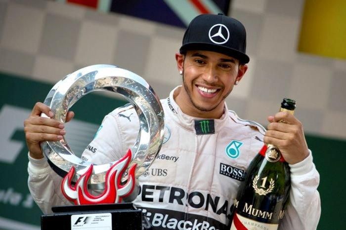 F1. Льюис Хэмилтон подписал новый трехлетний контракт с Mercedes AMG