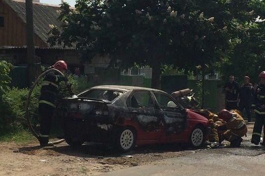 В Минске горящий Alfa Romeo завелся и покатился. Повреждены Nissan и Porsche