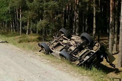 18-летний водитель УАЗа не справился с управлением - пострадал он сам и две пассажирки
