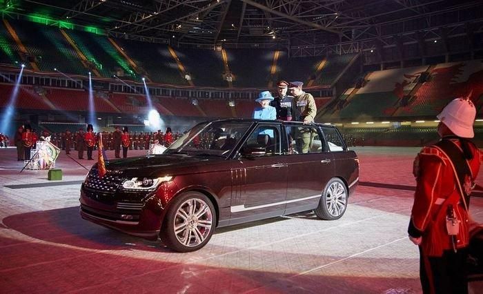 “Гибридный” Range Rover для Ее Величества – королева Великобритании получила новый внедорожник