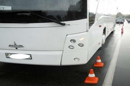 В Пинске автобус сбил пенсионерку, беспечно переходившую дорогу вне перехода. Она скончалась